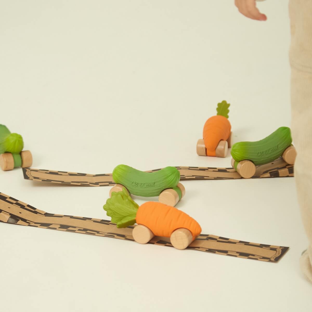 Voiture PEPINO THE CUCUMBER CAR Oli and Carol