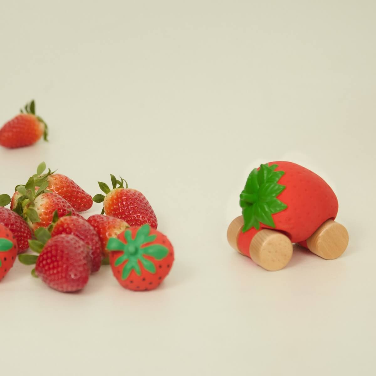 Voiture SWEETIE THE STRAWBERRY CAR Oli&Carol