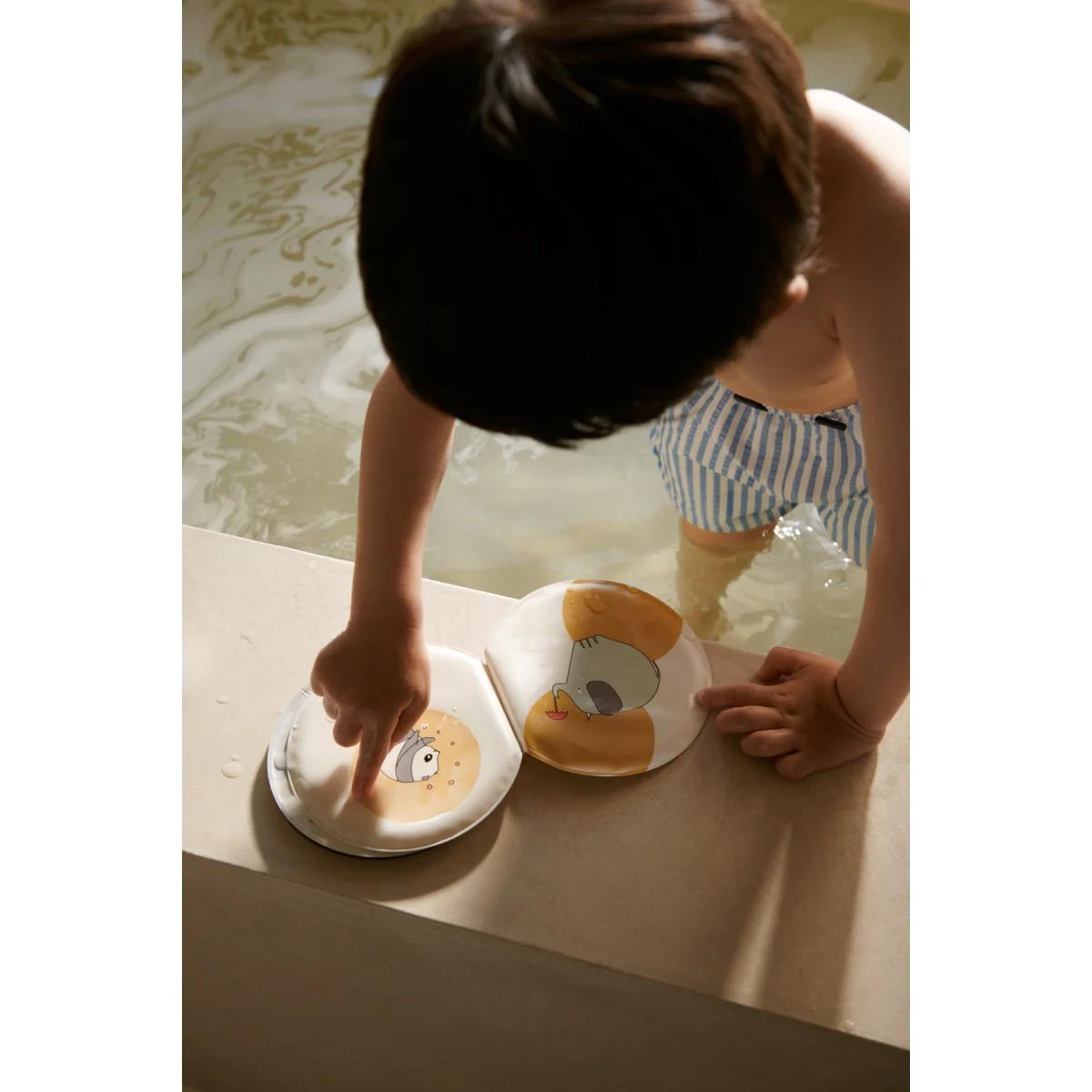 Waylon Circus Magic Water Book Liewood Circus / Sandy