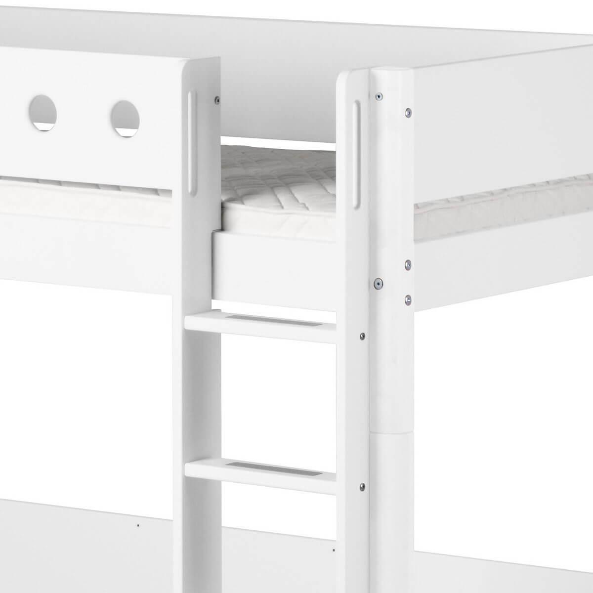 WHITE by Flexa Lit mezzanine en MDF 90x200 cm avec barrière de sécurité blanche et pieds blancs