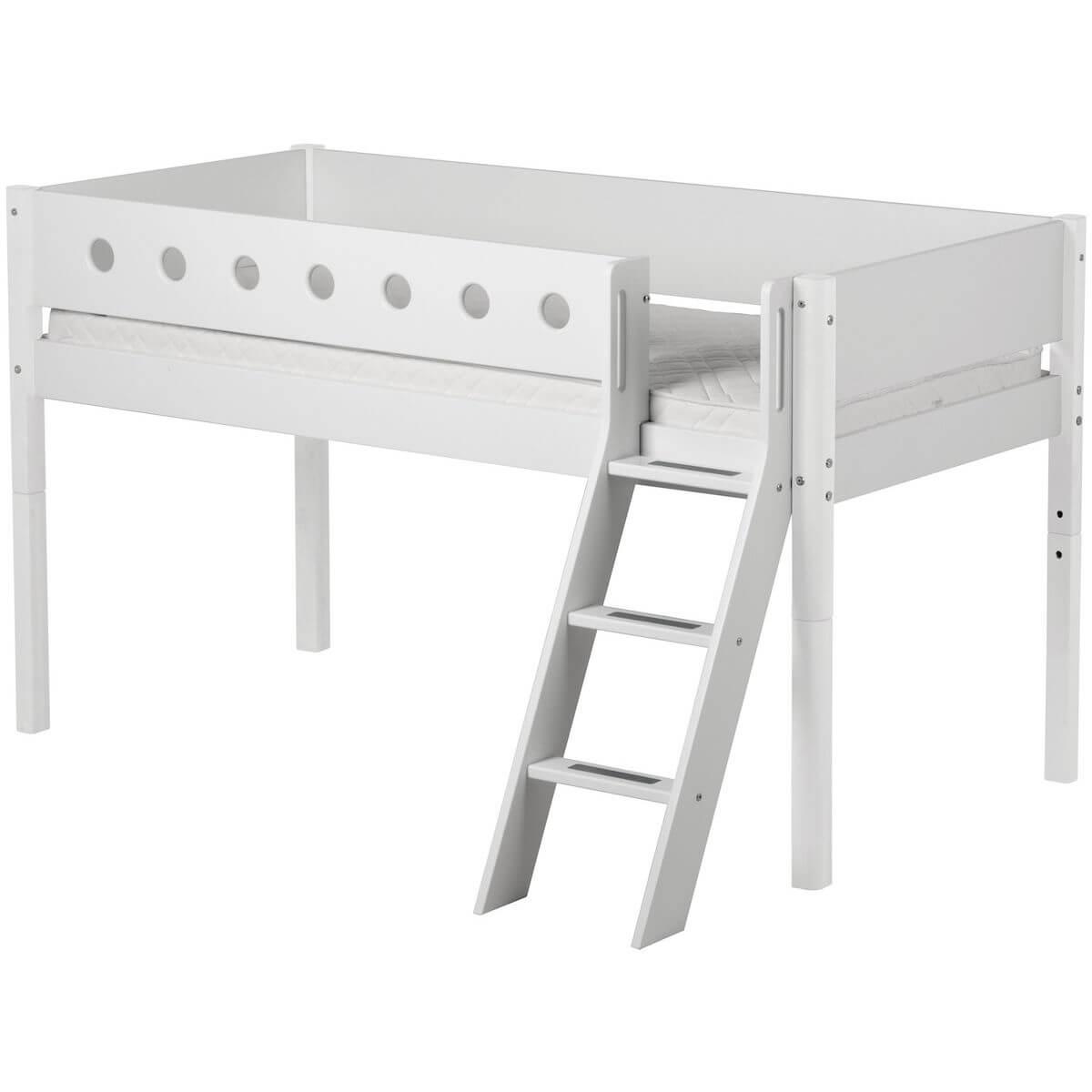WHITE by Flexa Lit mi-hauteur en MDF 90x190 cm avec échelle inclinée, barrière de sécurité blanche et pieds blancs